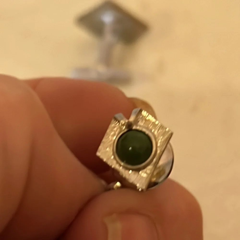 Vintage silver tone green stone USA Cufflinks & tie tack